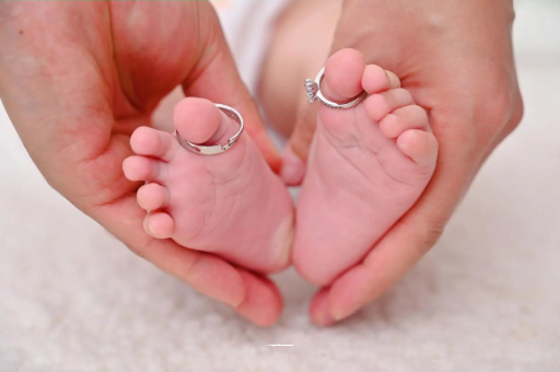 阳春宝宝发烧手心比额头烫